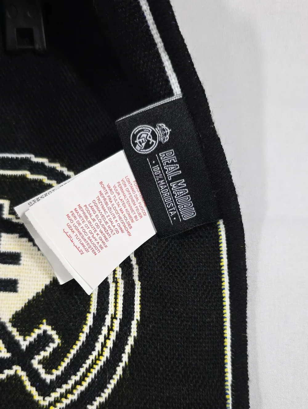 Real Madrid 'Madridista' Fan Scarf - White with Black Trim 60 Inches (M73)
